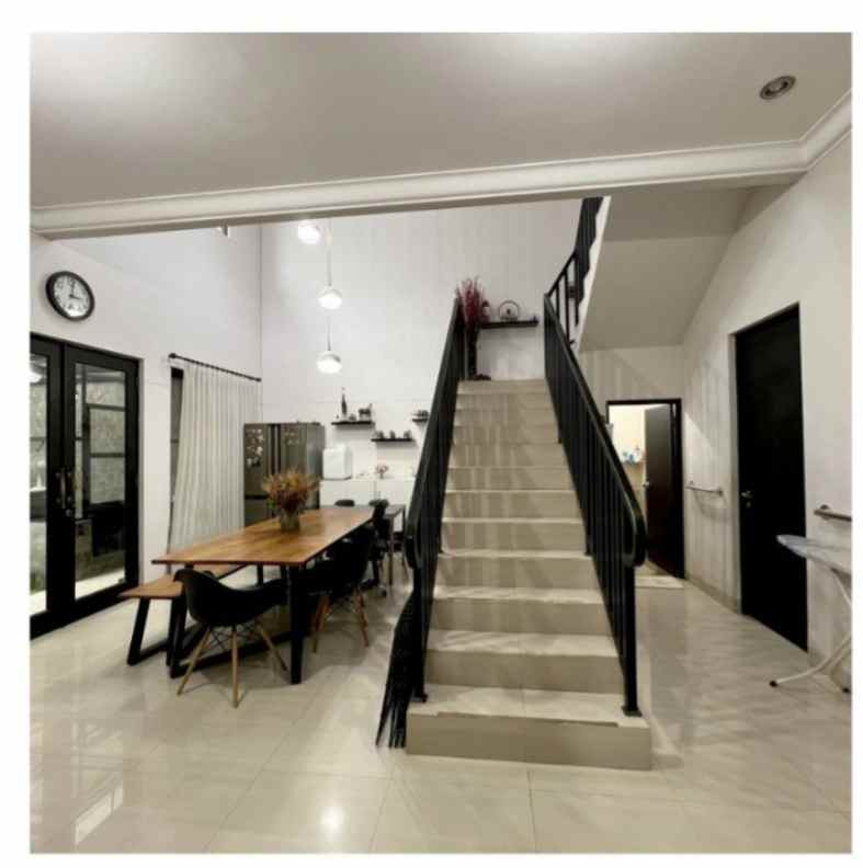 rumah 2 lantai bebas banjir di graha santoso rungkut