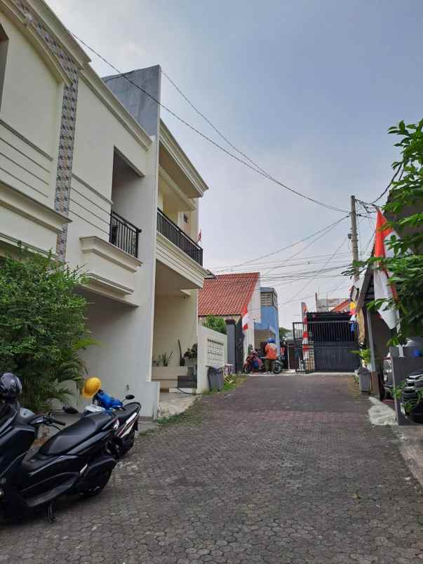 rumah 2 lantai siap huni di ciganjur jakarta selatan