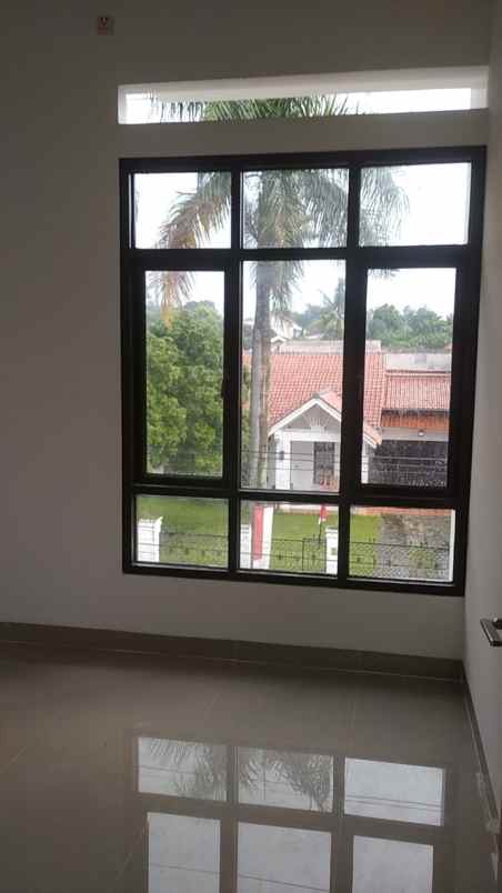 rumah 2 lt strategis pinggir jalan di sawangan depok