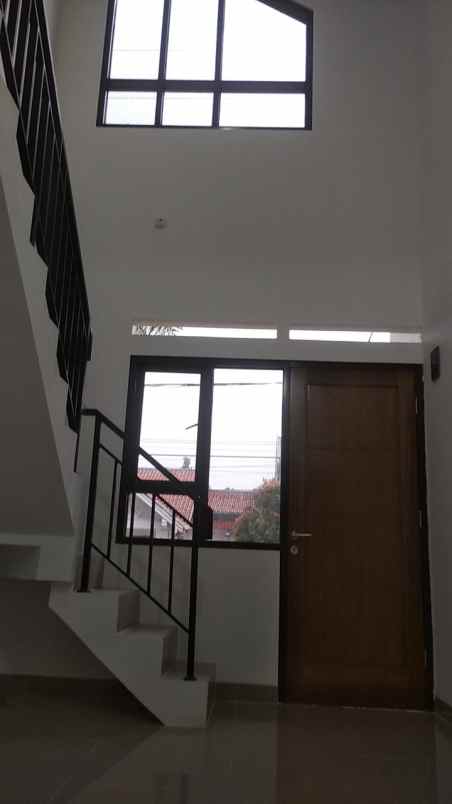 rumah 2 lt strategis pinggir jalan di sawangan depok