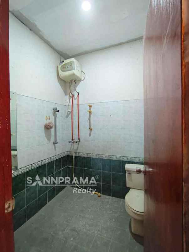 rumah bagus 2 lantai bangunan luas di beji frylin