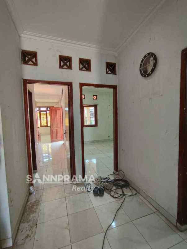 rumah bagus 2 lantai bangunan luas di beji frylin