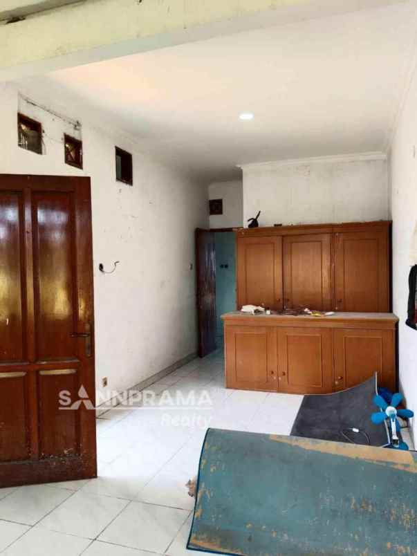 rumah bagus 2 lantai bangunan luas di beji frylin