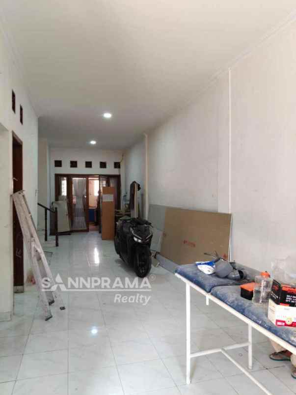 rumah bagus 2 lantai bangunan luas di beji frylin