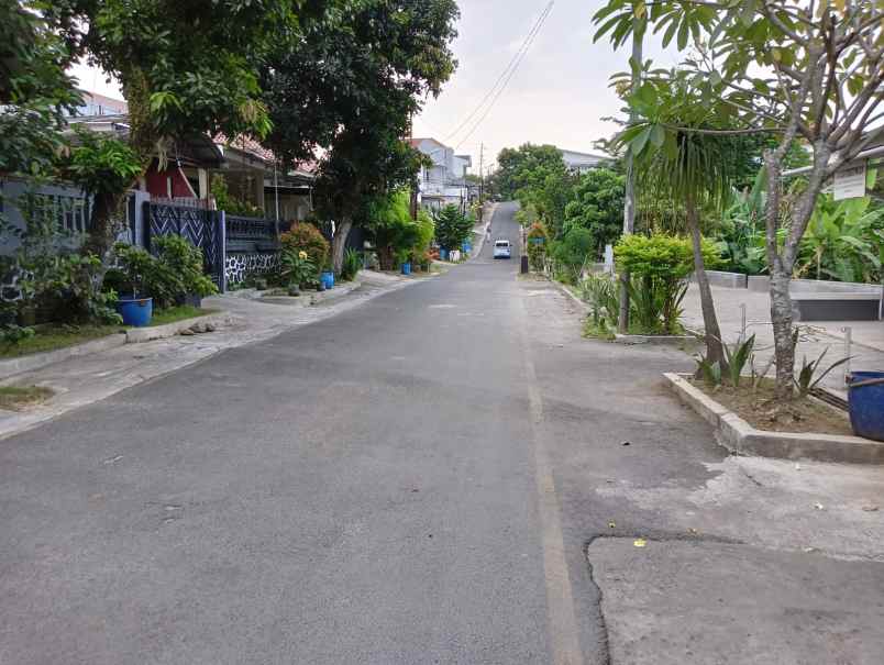 rumah bagus siap huni sawunggaling banyumanik