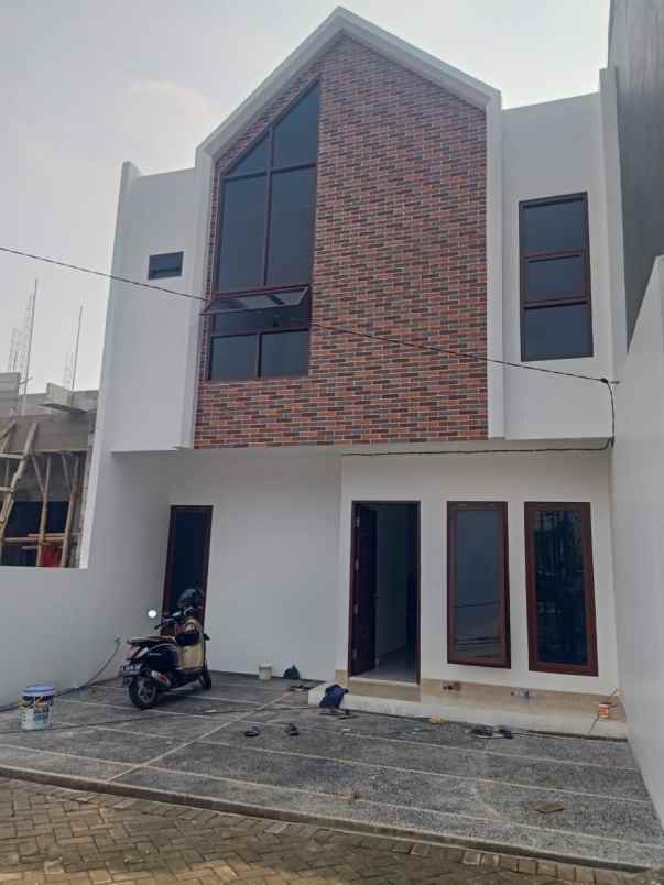 rumah baru 2 lantai di duren sawit