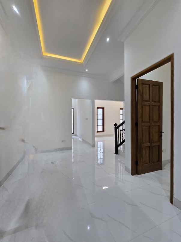 rumah baru dalam komplek di pondok bambu jaktim