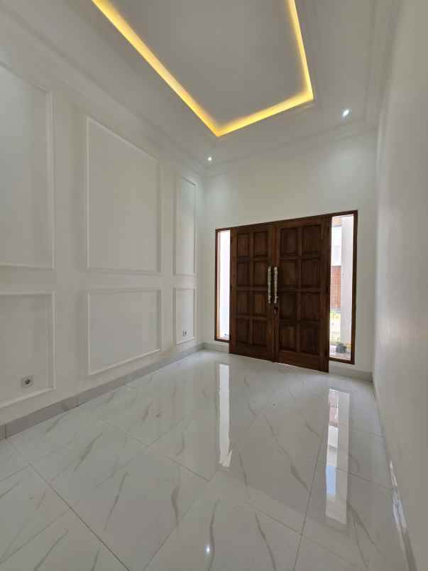 rumah baru dalam komplek di pondok bambu jaktim