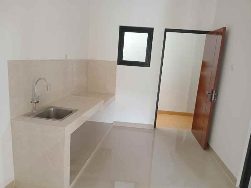 rumah baru hook di cisaranten arcamanik 5kt 2 carport