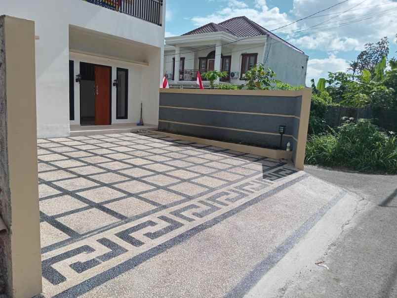rumah baru hook di cisaranten arcamanik 5kt 2 carport