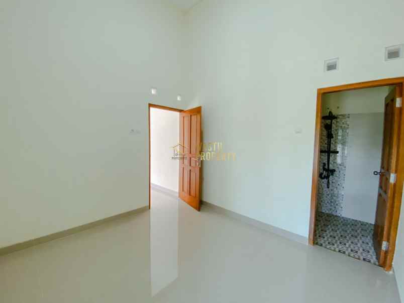 rumah baru tanah luas view sawah di kalasan sleman