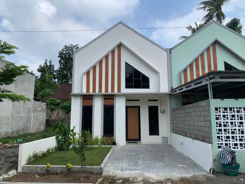 rumah cantik lokasi strategis harga masih bersahabat
