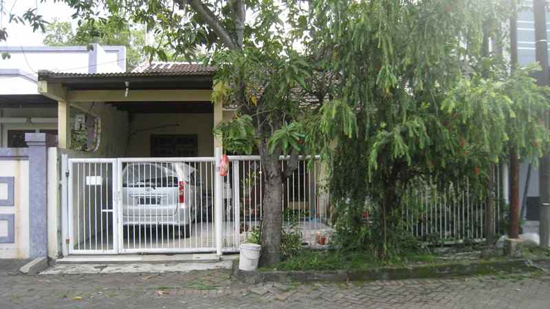 rumah depan taman shm di darmo sentosa raya surabaya