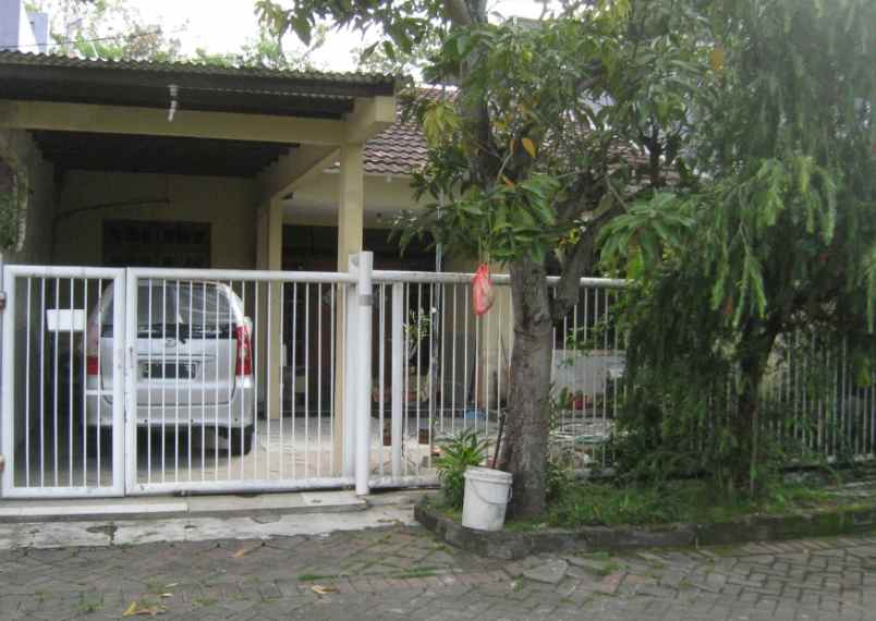 rumah depan taman shm di darmo sentosa raya surabaya