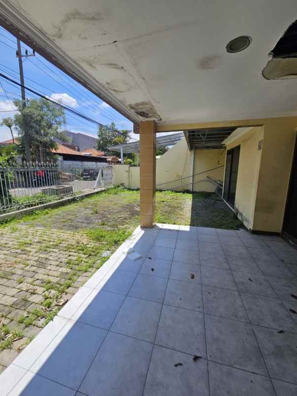 rumah dharmahusada strategis row jalan 3 mobil