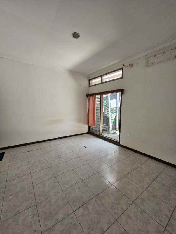 rumah dharmahusada strategis row jalan 3 mobil
