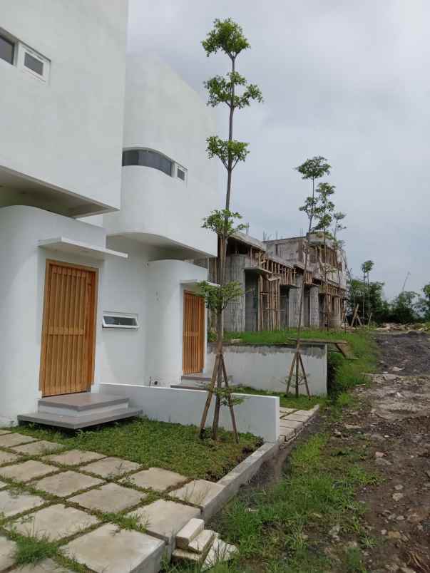 rumah dijual 2 lantai siap huni harga terjangkau