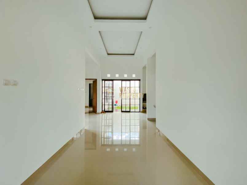 rumah elegan ngaglik desain minimalis bisa kpr