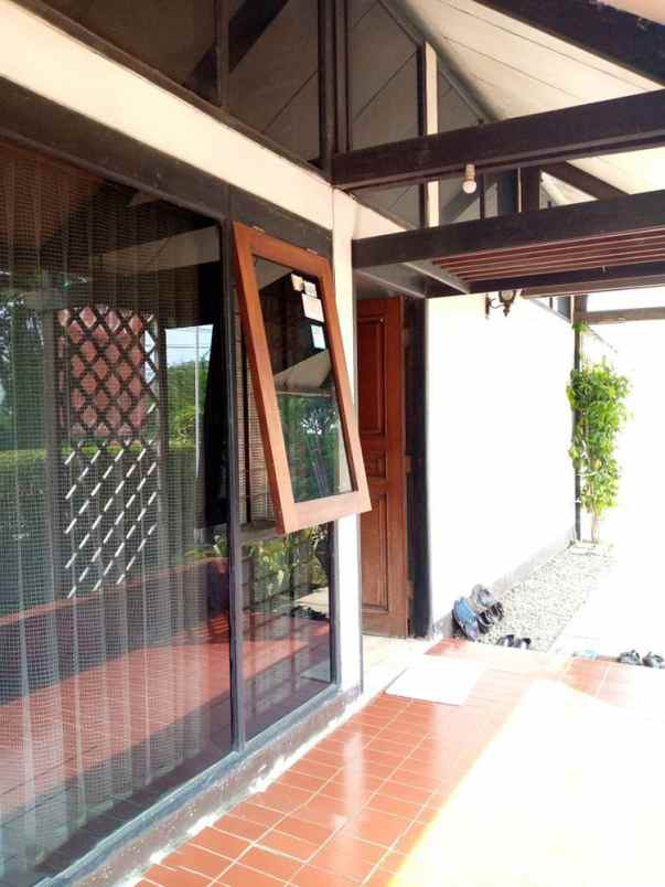 rumah gaya eropa di cikutra bandung