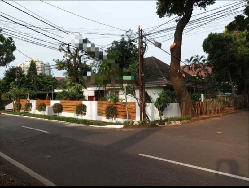 rumah hook asri di cilandak barat jakarta selatan