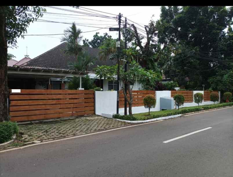 rumah hook asri di cilandak barat jakarta selatan