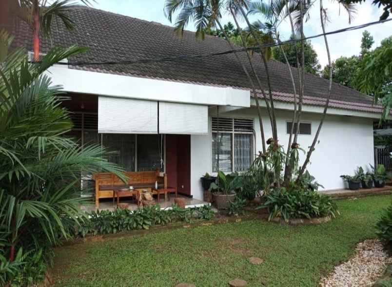 rumah hook asri di cilandak barat jakarta selatan