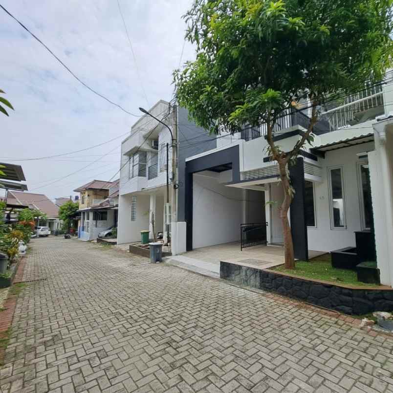 rumah jagakarsa secondary dalam cluster