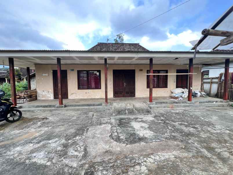 rumah klasik area wisata kemuning karanganyar