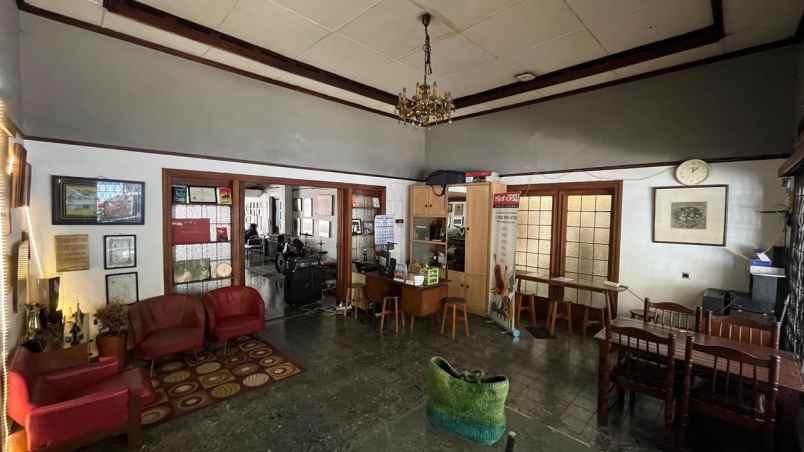 rumah klasik lokasi starregis di mainroad kota bandung