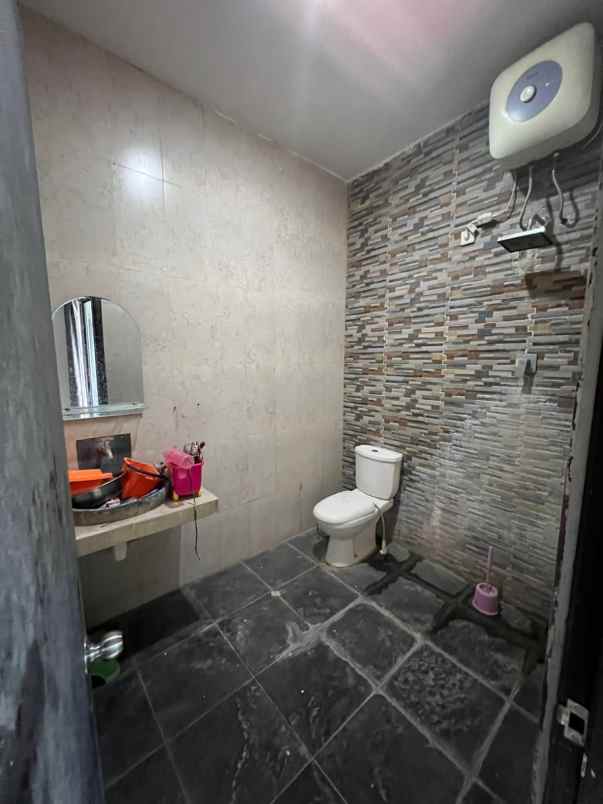 rumah kost 21 kamar di kuta bali dekat airport