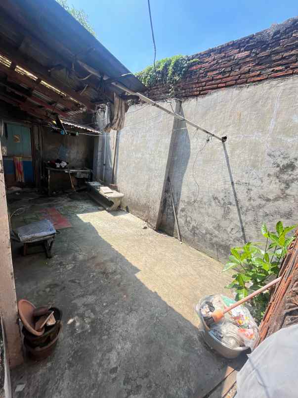 rumah lama lokasi bagus