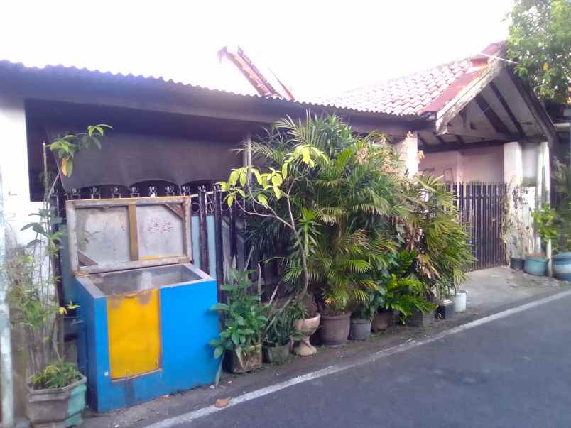 rumah lama lokasi bagus
