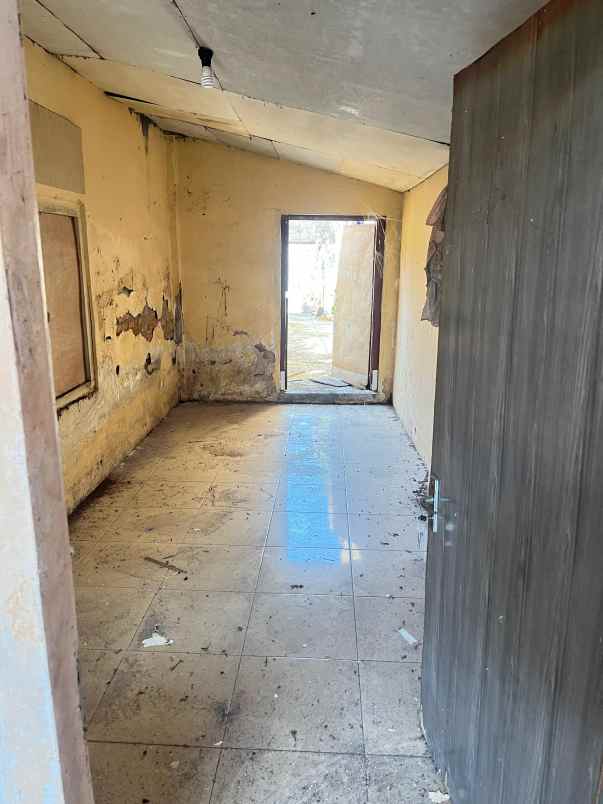 rumah lama lokasi bagus