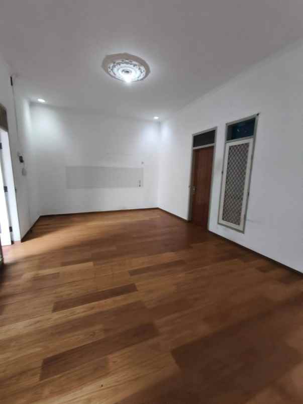 rumah lama wisma mukti surabaya row 3 mobil min 2 thn