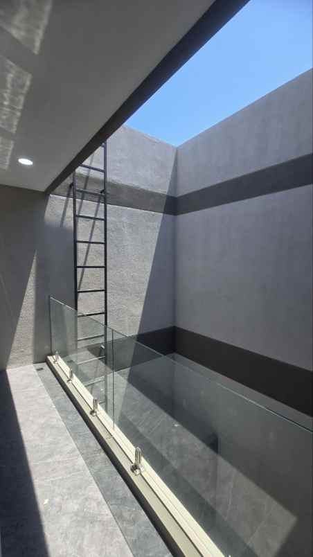 rumah manyar jaya new gress minimalis modern strategis