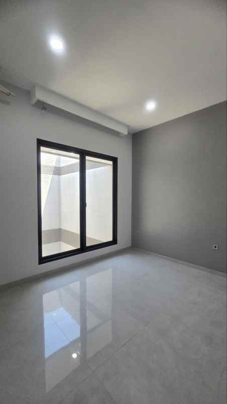 rumah manyar jaya new gress minimalis modern strategis