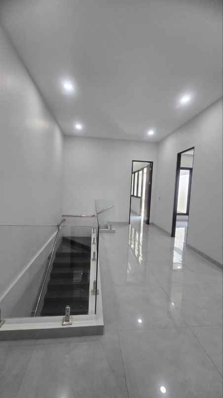 rumah manyar jaya new gress minimalis modern strategis