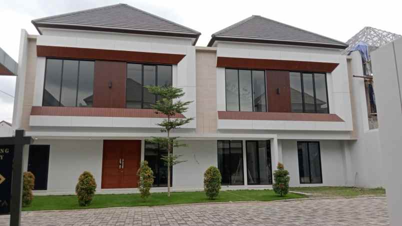 rumah mewah 2 lantai timur jl kaliurang km 7 5