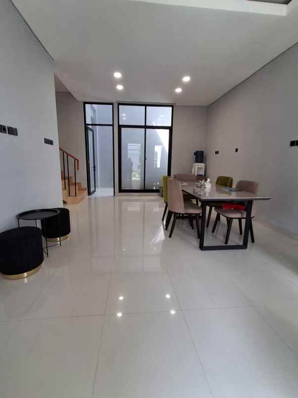 rumah mewah 2 lantai timur jl kaliurang km 7 5