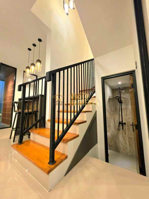 rumah mewah fully furnished dekat stadion maguwoharjo