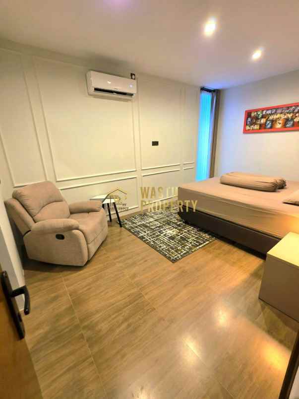 rumah mewah fully furnished dekat stadion maguwoharjo