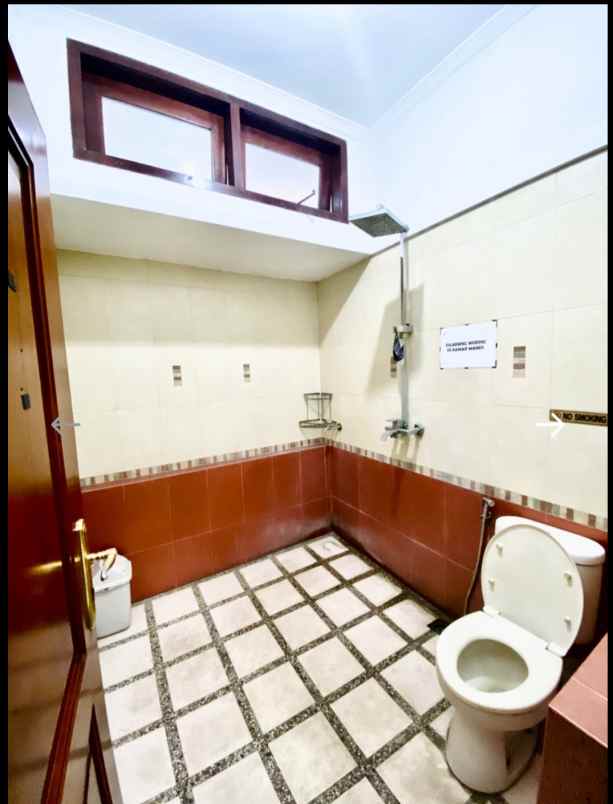 rumah mewah hook 3 lantai di sayap dago