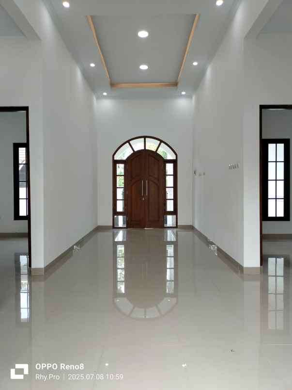 rumah mewah klasik dekat kampus uii yogyakarta