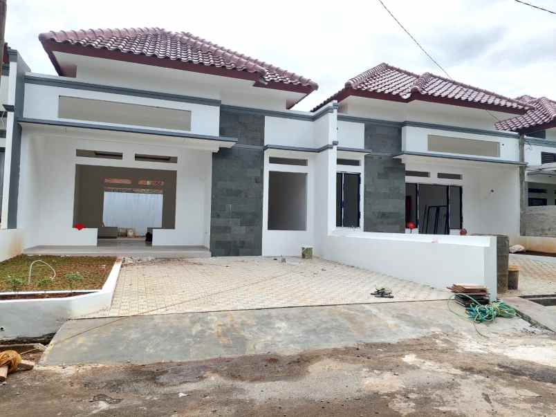 rumah minimalis dalam komplek stategis depok