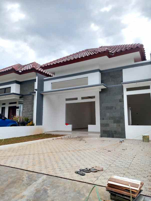 rumah minimalis dalam komplek stategis depok