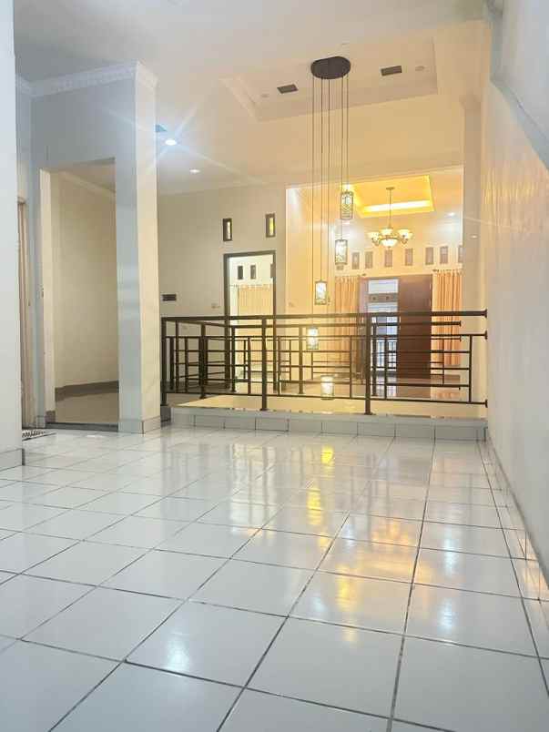 rumah minimalis modern 2 lantai buaran