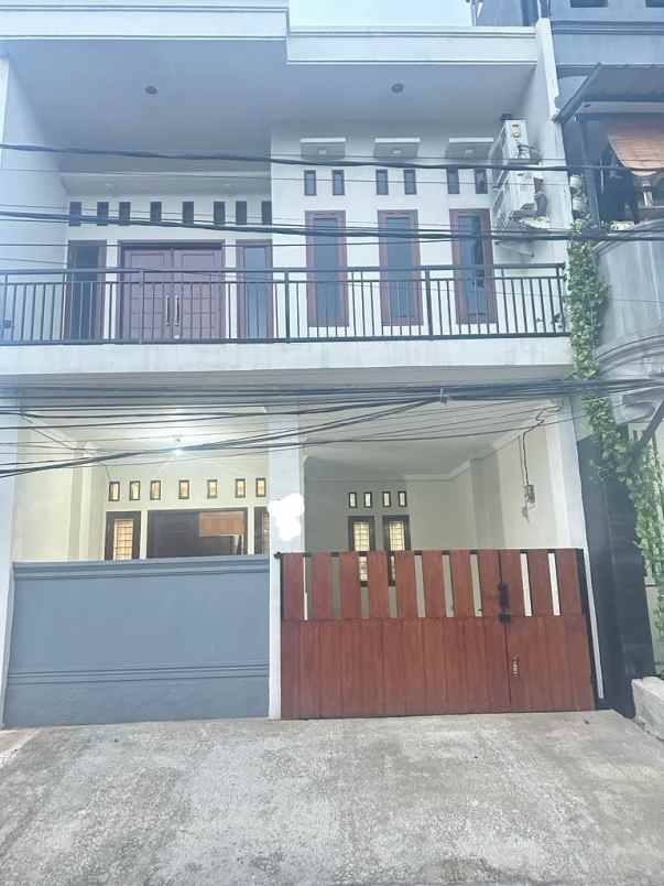 rumah minimalis modern 2 lantai buaran