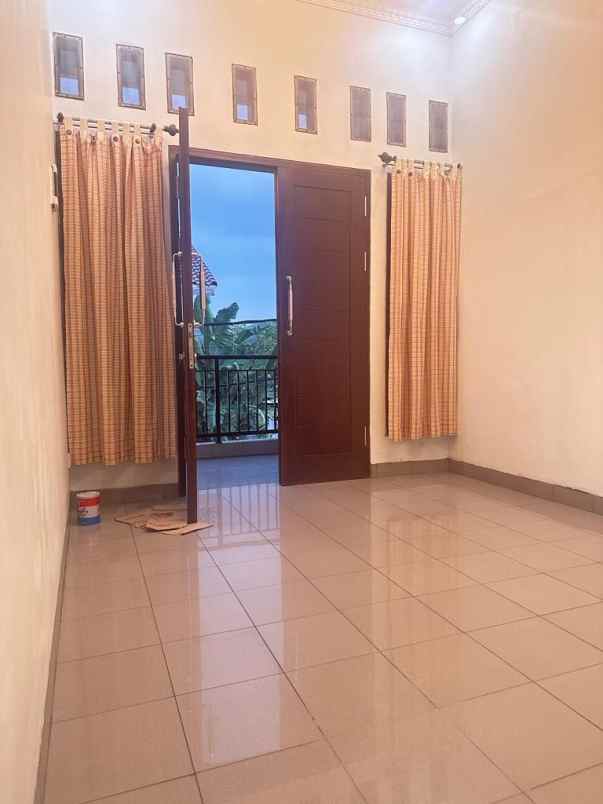 rumah minimalis modern 2 lantai buaran