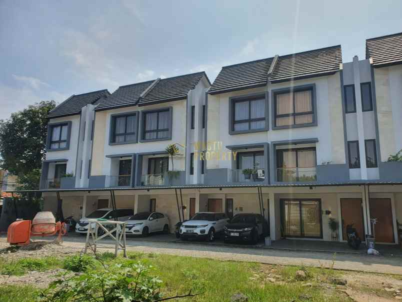 rumah modern 3 lantai strategis di jagakarsa jaksel