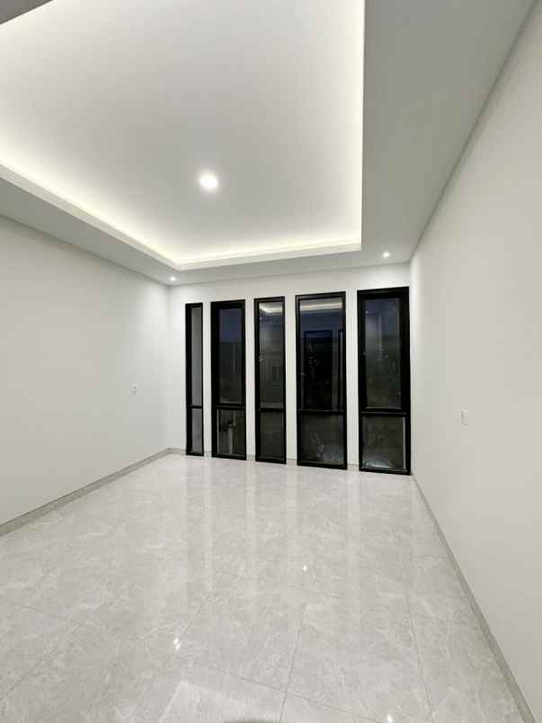 rumah nirwana eksekutif surabaya timur new minimalis